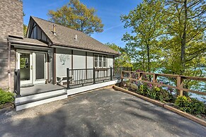Lake Cabin in Honor w/ Hot Tub, Dock & Sauna!