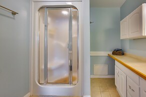 Lake Cabin in Honor w/ Hot Tub, Dock & Sauna!