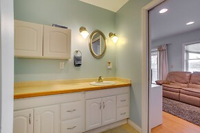 Lake Cabin in Honor w/ Hot Tub, Dock & Sauna!