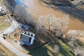 Charming Murphy House With Deck & River Views!