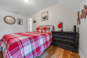 Charming Murphy House With Deck & River Views!