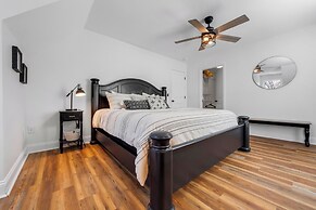 Charming Murphy House With Deck & River Views!