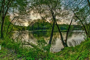 Charming Murphy House With Deck & River Views!