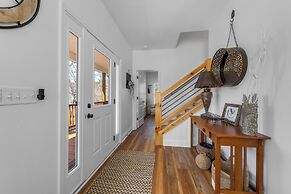 Charming Murphy House With Deck & River Views!