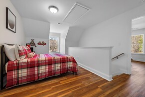 Charming Murphy House With Deck & River Views!