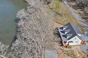 Charming Murphy House With Deck & River Views!