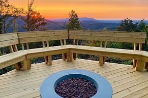 Upscale Gatlinburg Cabin: Deck, Fire Pit & Hot Tub