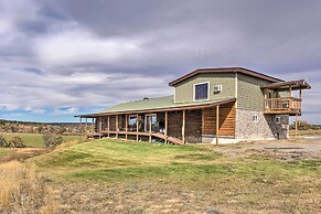 Secluded Belle Fourche Cabin: Group Friendly!