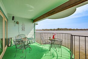 Resort-style Lake Conroe Retreat w/ Balcony & View