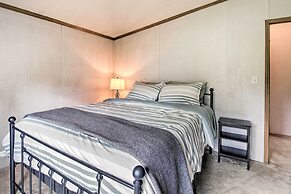 Quaint Pequot Home < 1 Mi From Lake Access!