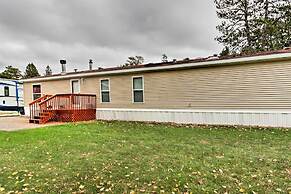 Quaint Pequot Home < 1 Mi From Lake Access!