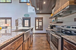 Luxury Cabin Getaway: 1 Mi To Broken Bow Lake!