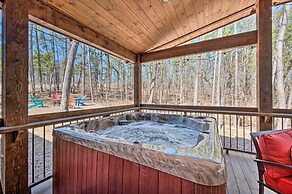 Luxury Cabin Getaway: 1 Mi To Broken Bow Lake!