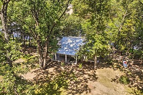 Waterfront Cottage in Fort Towson w/ 2 Decks!