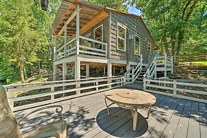 Waterfront Cottage in Fort Towson w/ 2 Decks!