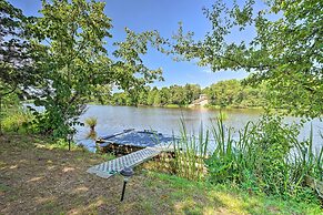 Waterfront Cottage in Fort Towson w/ 2 Decks!