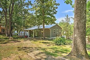 Waterfront Cottage in Fort Towson w/ 2 Decks!