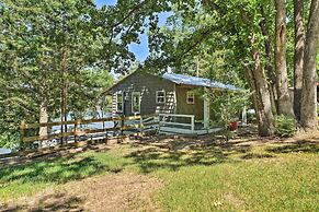 Waterfront Cottage in Fort Towson w/ 2 Decks!