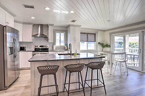 Walk to Beach: Condo w/ Deck in Indian Shores