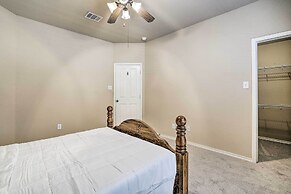 San Antonio Retreat w/ Fireplace + Pool Access!