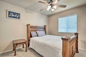San Antonio Retreat w/ Fireplace + Pool Access!