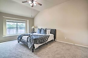 San Antonio Retreat w/ Fireplace + Pool Access!