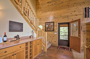 Gorgeous Alton Cabin w/ Deck + Mountain Views