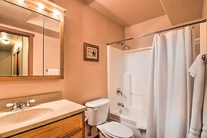 Gorgeous Alton Cabin w/ Deck + Mountain Views