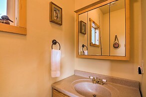 Gorgeous Alton Cabin w/ Deck + Mountain Views