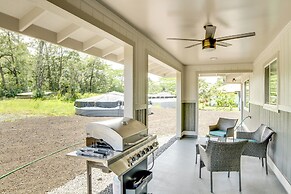 Keaau Getaway w/ Patio, 3 Mi to Shipman Beach!