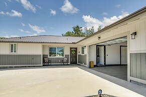 Keaau Getaway w/ Patio, 3 Mi to Shipman Beach!