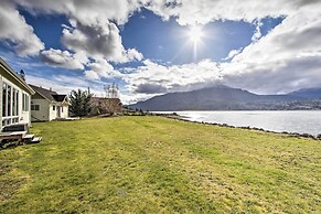 Bayside Home - 6 Miles to Olympic National Forest!