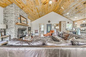 Ruidoso Cabin w/ Hot Tub, 2 Mi to Grindstone Lake!