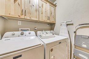 Ruidoso Cabin w/ Hot Tub, 2 Mi to Grindstone Lake!