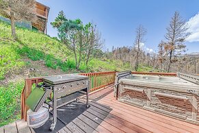Ruidoso Cabin w/ Hot Tub, 2 Mi to Grindstone Lake!