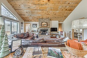 Ruidoso Cabin w/ Hot Tub, 2 Mi to Grindstone Lake!