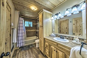 Sleepy Bear Cabin in Ruidoso: Deck & Yard Games!