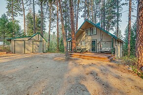 Hillside Hideaway: Warm & Cozy Terrace Lakes Cabin