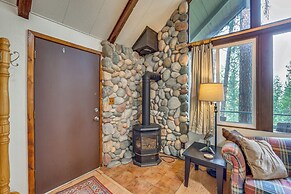 Hillside Hideaway: Warm & Cozy Terrace Lakes Cabin