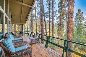 Hillside Hideaway: Warm & Cozy Terrace Lakes Cabin