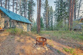 Hillside Hideaway: Warm & Cozy Terrace Lakes Cabin