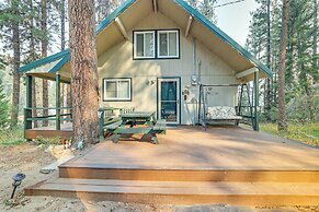 Hillside Hideaway: Warm & Cozy Terrace Lakes Cabin