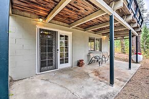 Hillside Hideaway: Warm & Cozy Terrace Lakes Cabin