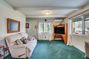 Hillside Hideaway: Warm & Cozy Terrace Lakes Cabin