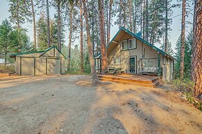 Hillside Hideaway: Warm & Cozy Terrace Lakes Cabin