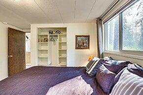 Hillside Hideaway: Warm & Cozy Terrace Lakes Cabin