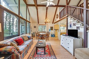 Hillside Hideaway: Warm & Cozy Terrace Lakes Cabin