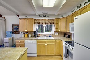 Hillside Hideaway: Warm & Cozy Terrace Lakes Cabin