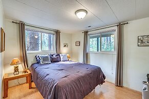 Hillside Hideaway: Warm & Cozy Terrace Lakes Cabin