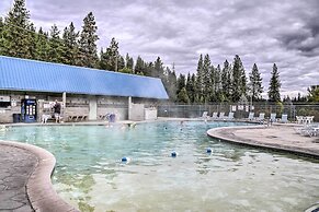 Hillside Hideaway: Warm & Cozy Terrace Lakes Cabin